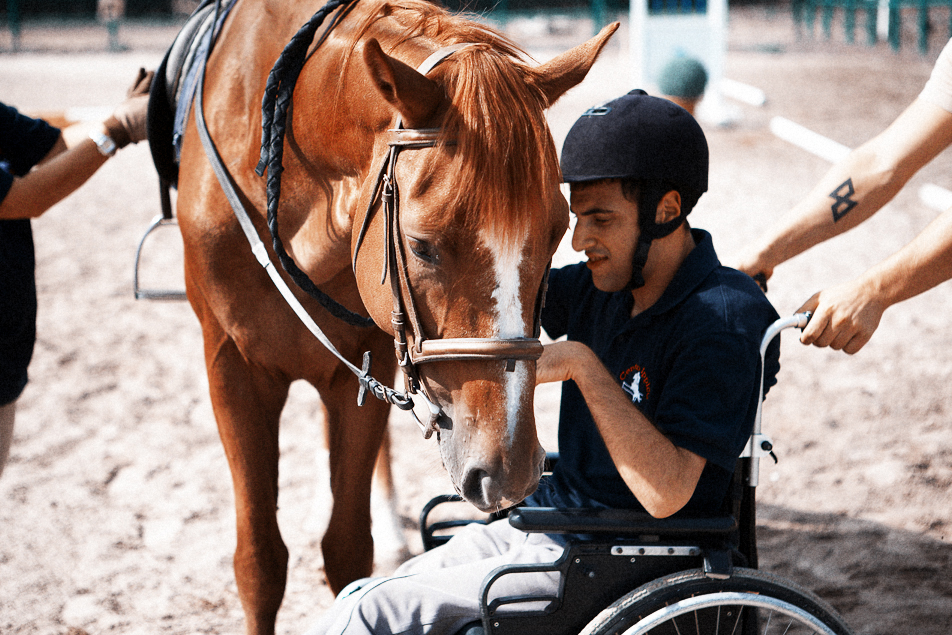 L’EQUITAZIONE NEI PERCORSI TERAPEUTICI NON CONVENZIONALI: UN LINGUAGGIO CHE CURA